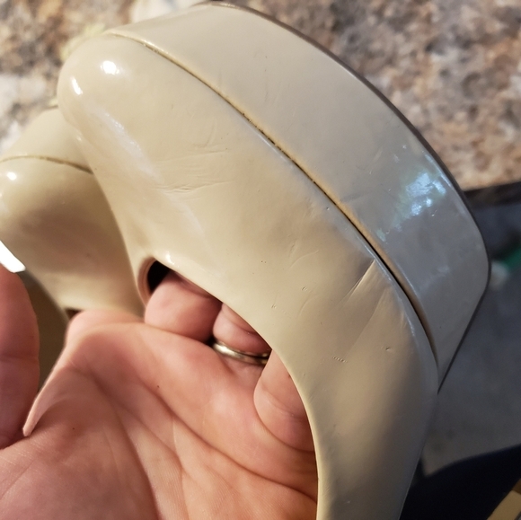 GUESS Tan Heels Size 10 - Picture 2 of 14